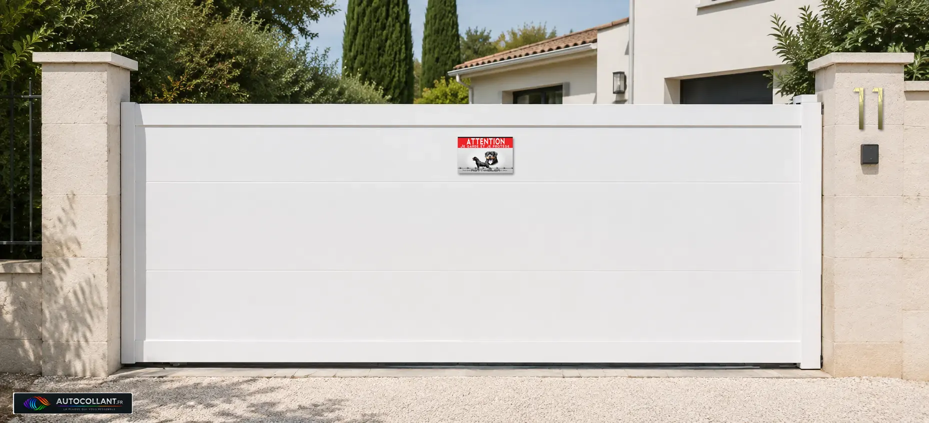 Portail coulissant en aluminium blanc, grand panneau plein